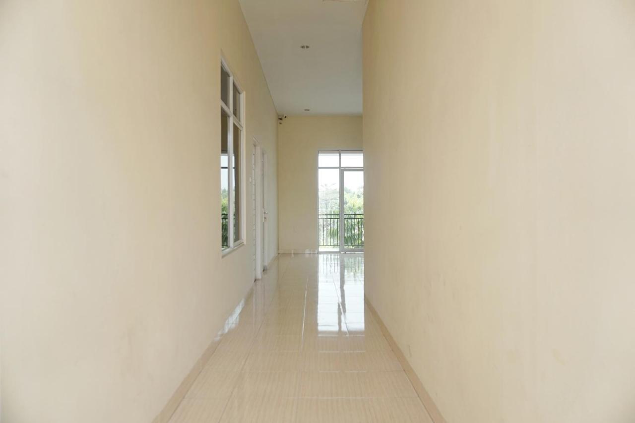 Oyo 1394 Rumaisa Homestay Syariah Pekanbaru Exterior foto