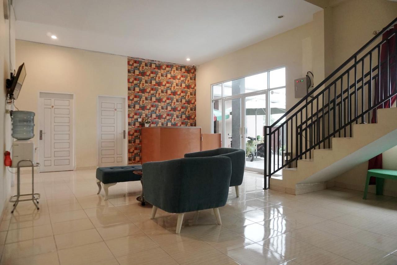 Oyo 1394 Rumaisa Homestay Syariah Pekanbaru Exterior foto