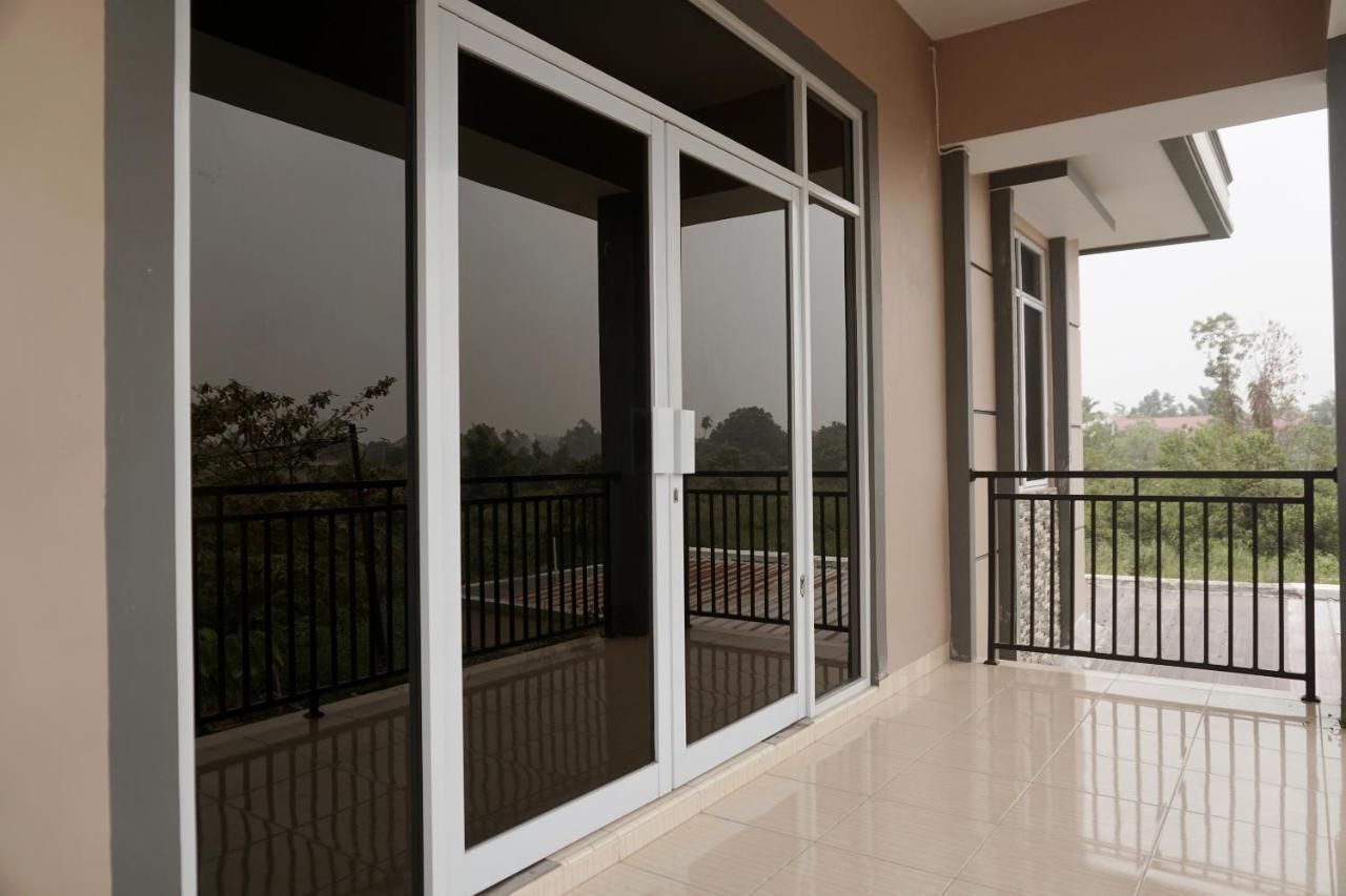 Oyo 1394 Rumaisa Homestay Syariah Pekanbaru Exterior foto